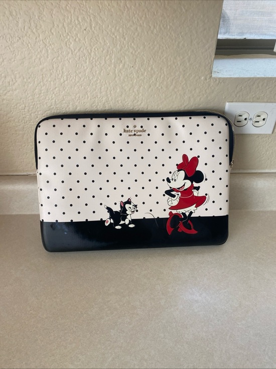 kate spade Handbags - Kate Spade Disney Minnie Mouse Figaro Cat Laptop Sleeve Limited Edition